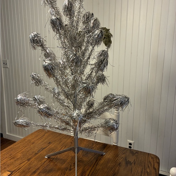 Vintage Pompom Aluminum Christmas Tree - Picture 2 of 13